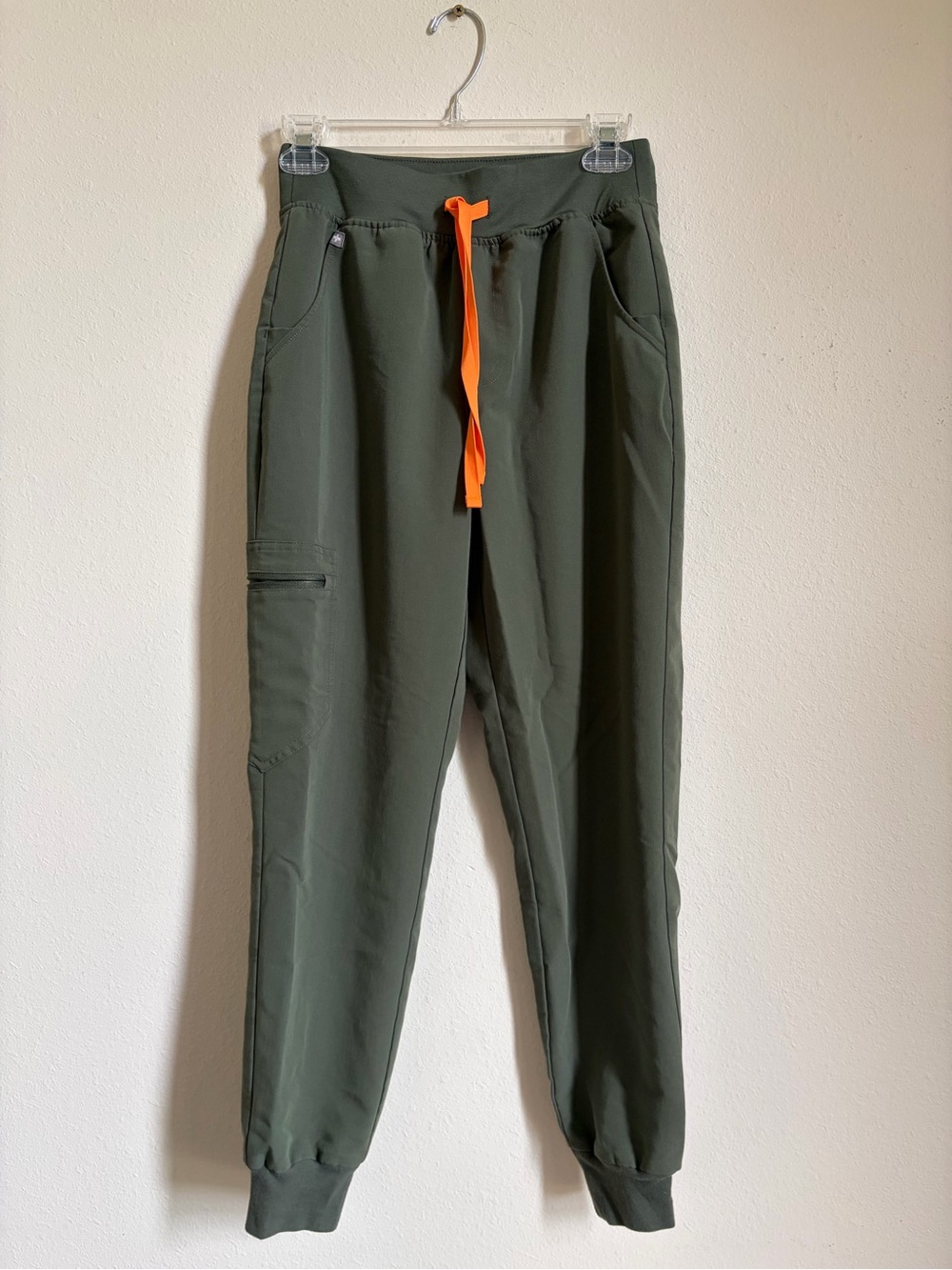 FIGS Zamora Jogger | Moss Green w/ Orange drawstring | XS petite